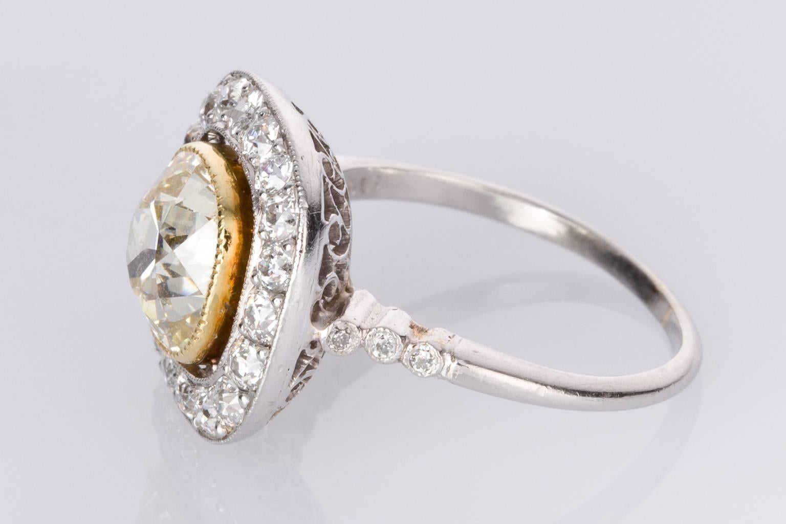 Art Deco 1.83 Carat Light Yellow Diamond Platinum Engagement Ring For Sale