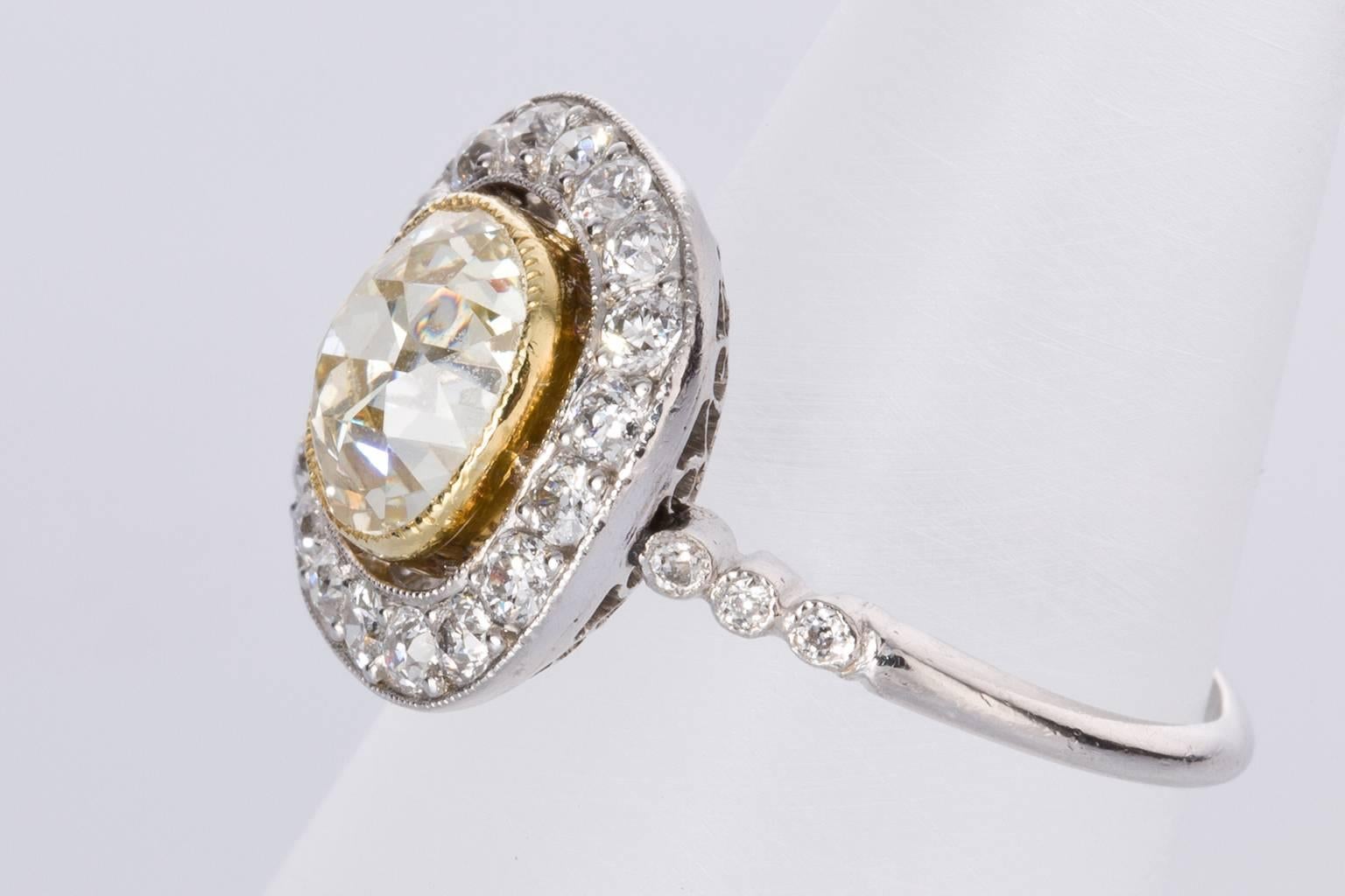 1.83 Carat Light Yellow Diamond Platinum Engagement Ring In Excellent Condition For Sale In QLD , AU