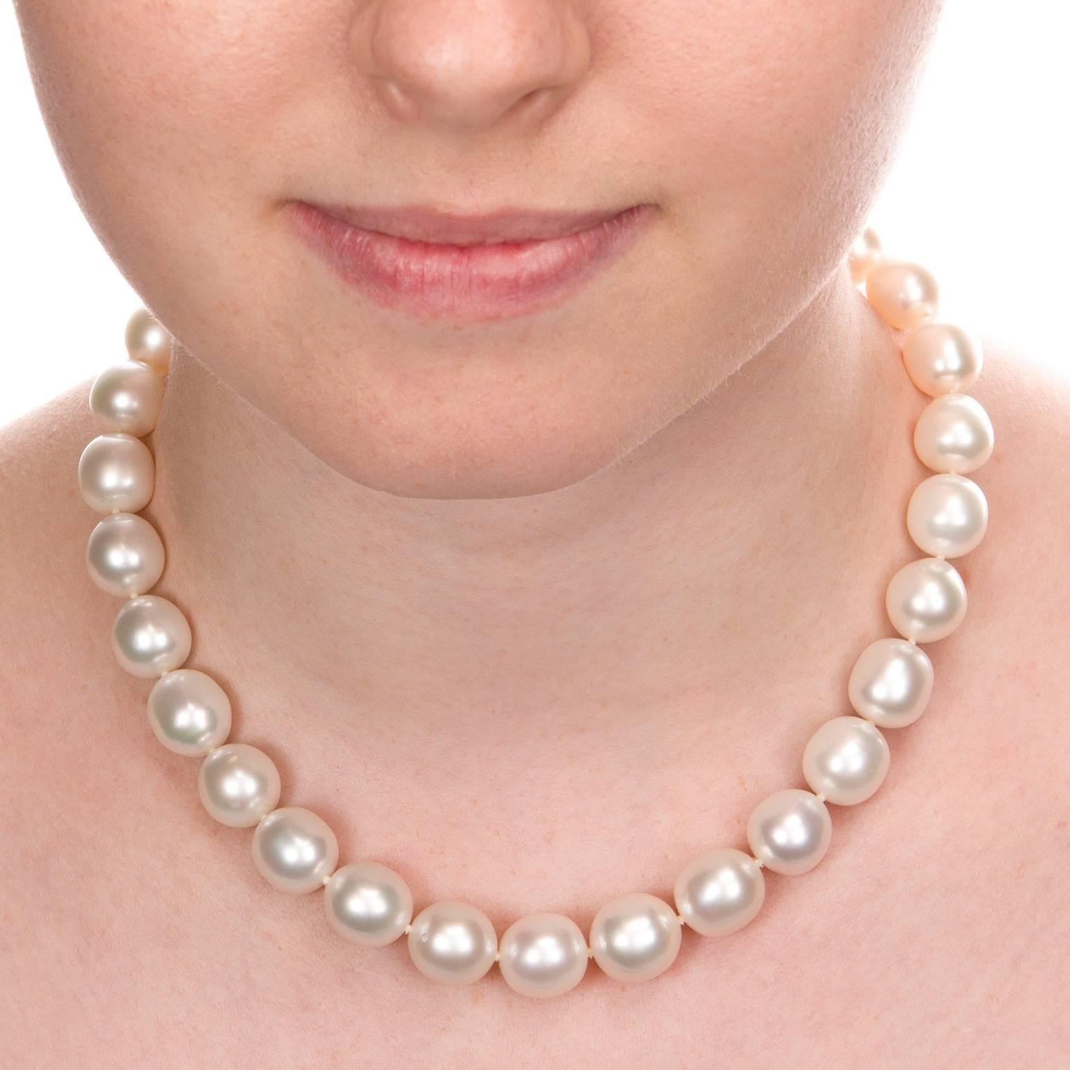 Australian South Sea Pearl Strand with 18 Karat White Gold and Diamond Set Clasp For Sale 6