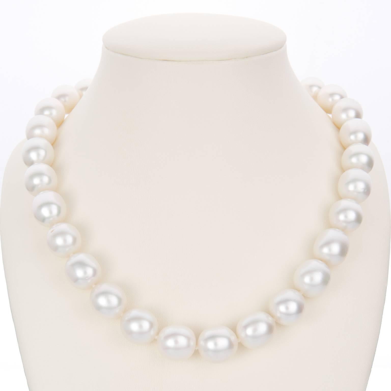 This pearl strand is totally divine. Have you ever worn pearls against your skin? Well let me tell you they feel like no other gem, soft and silky and take the warmth of your body, if you don't own a strand of pearls then you don't know what you are