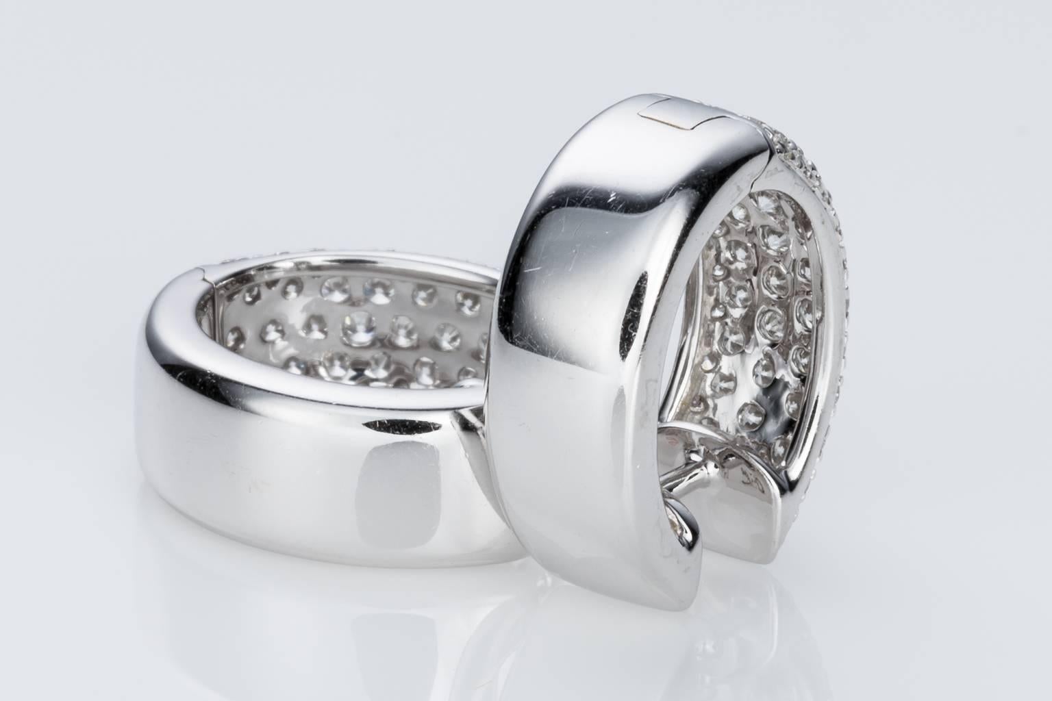 Round Cut 1.07 Carat Pave Set Diamond 18 Karat White Gold Huggie Hoop Earrings