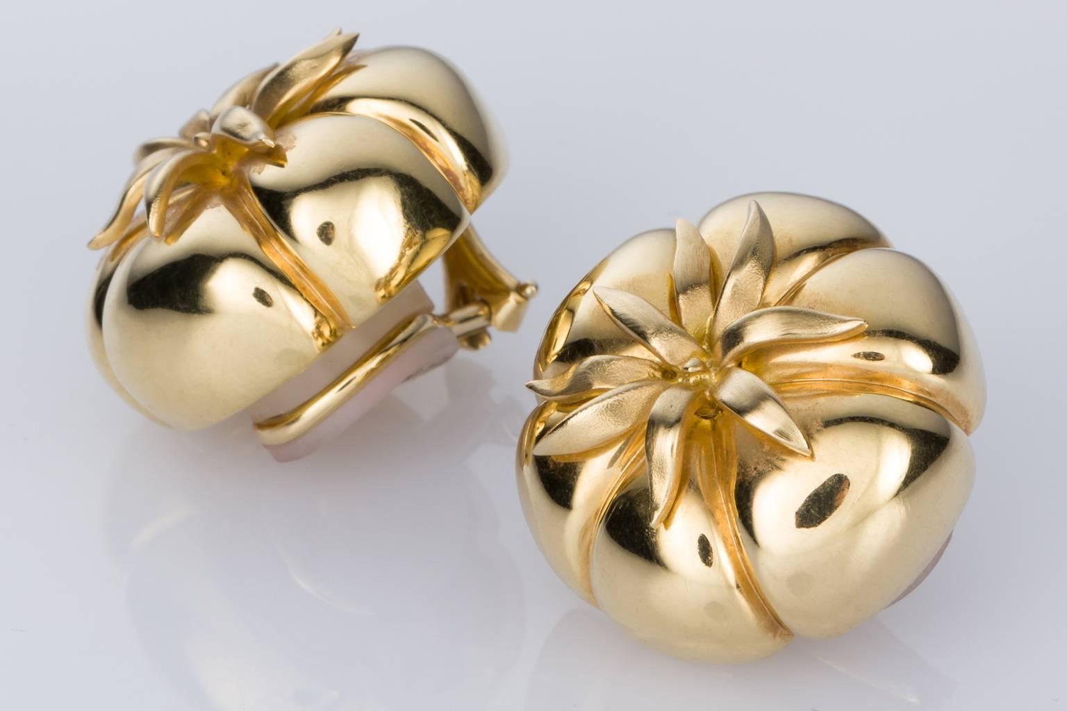 Do you want your jewellery to be noticed? Then these stunning 18k Judith Leiber earrings are for you. Fashioned with an heirloom tomato in mind these earrings look amazing on the ear. Signed Judith Leiber, stamped 750, they are highly polished