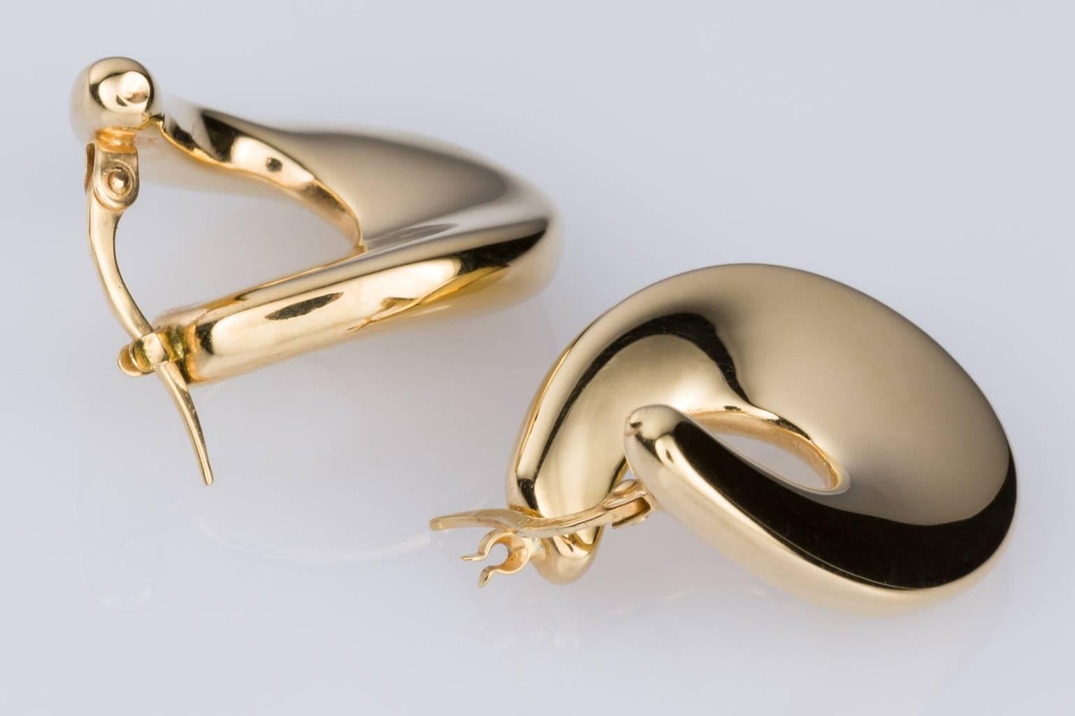9 Karat Yellow Gold Swirl Hoop Earrings In New Condition In QLD , AU