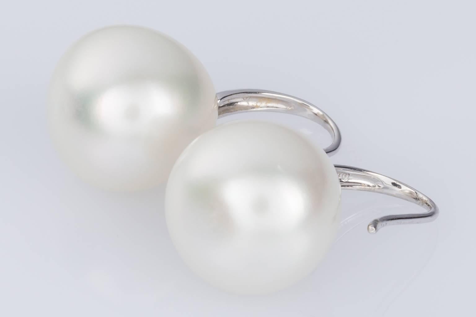 Contemporary 18 Karat White Gold South Sea Pearl Drop Earrings