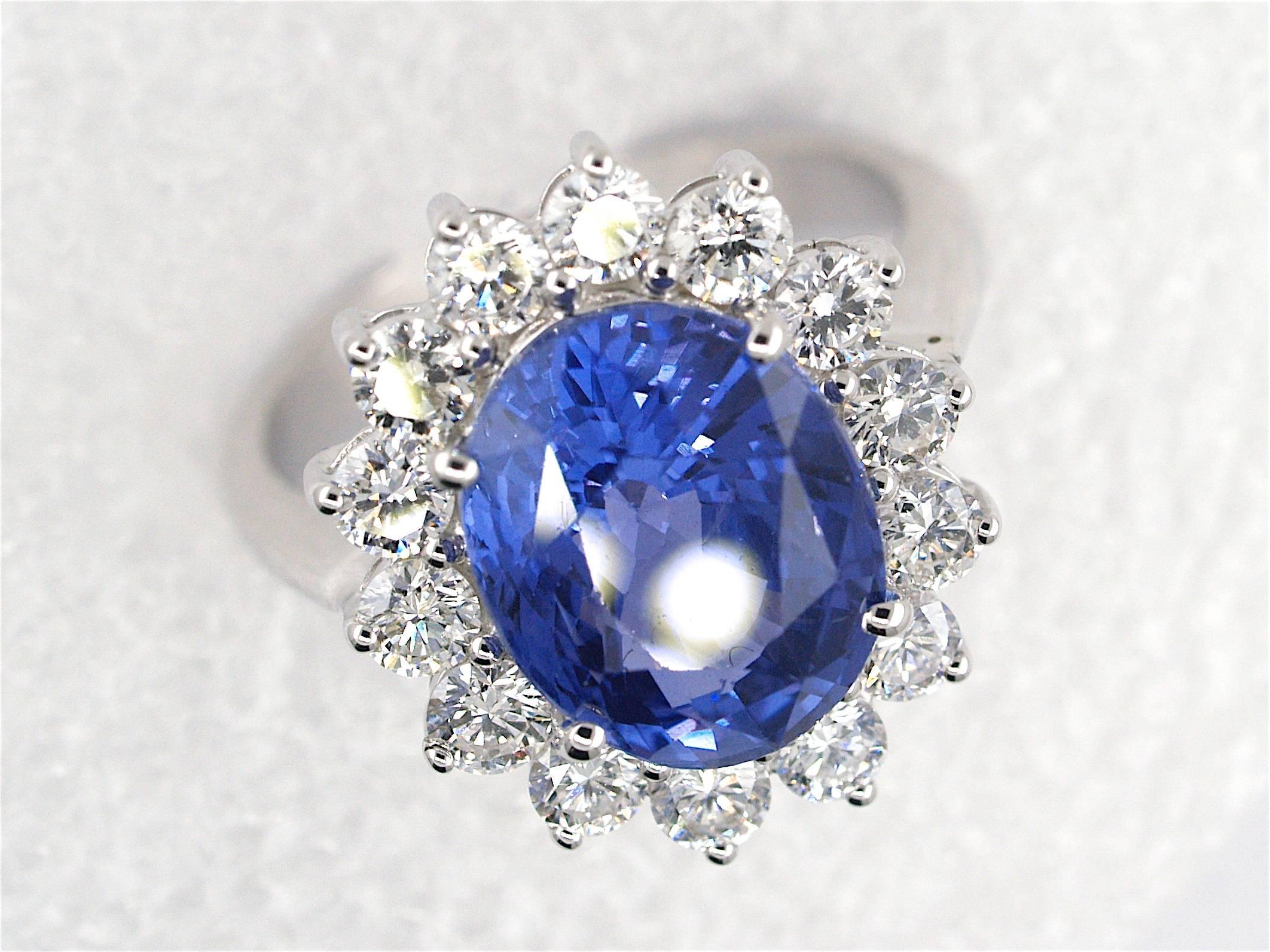 GIA Certified 7.25 Carat Unheated Ceylon Sapphire Diamond Ring In New Condition For Sale In Grenoble, FR