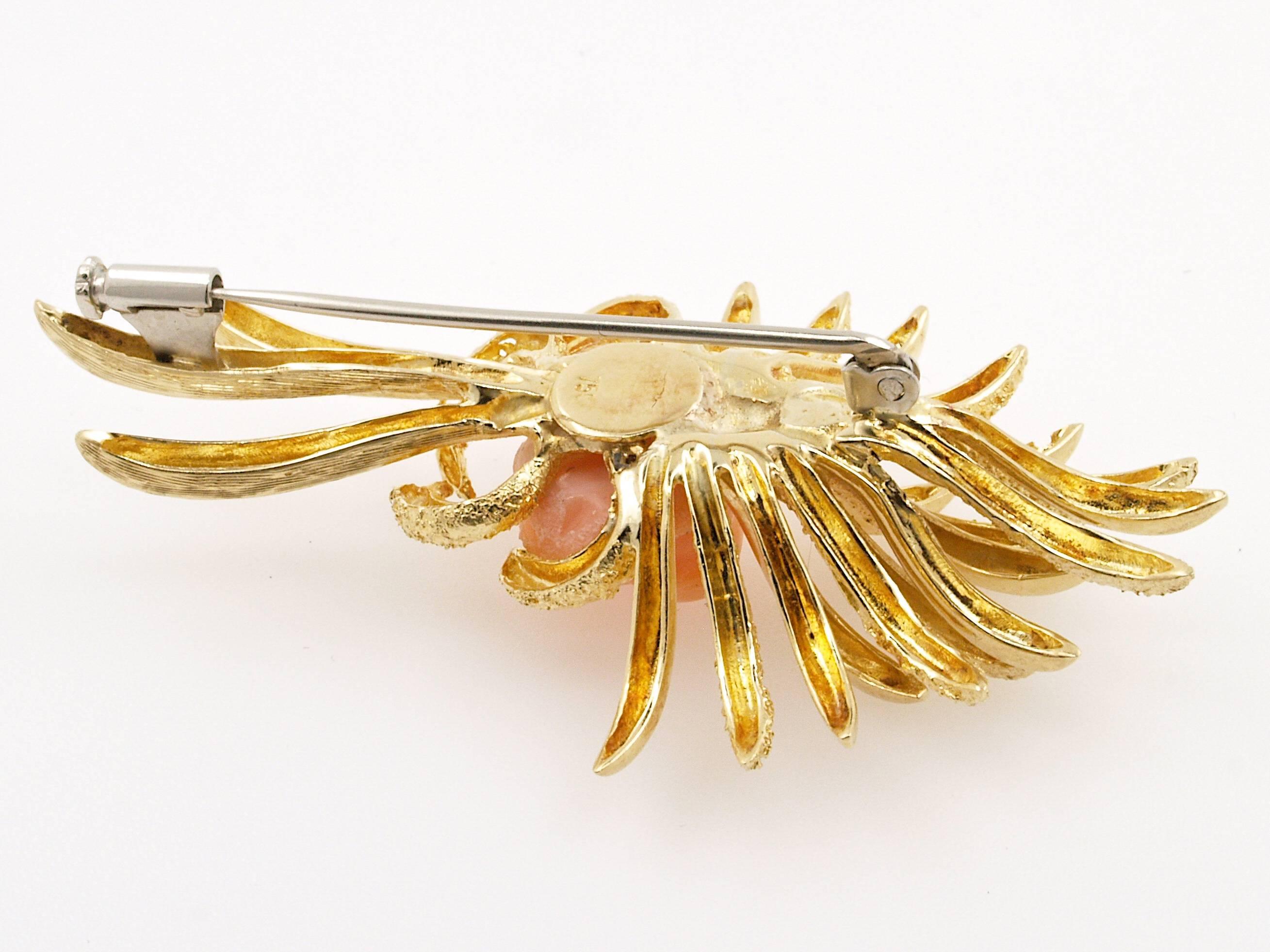 Art Deco Yellow Brooch 1950s, Coral and 18 Karat Gold For Sale