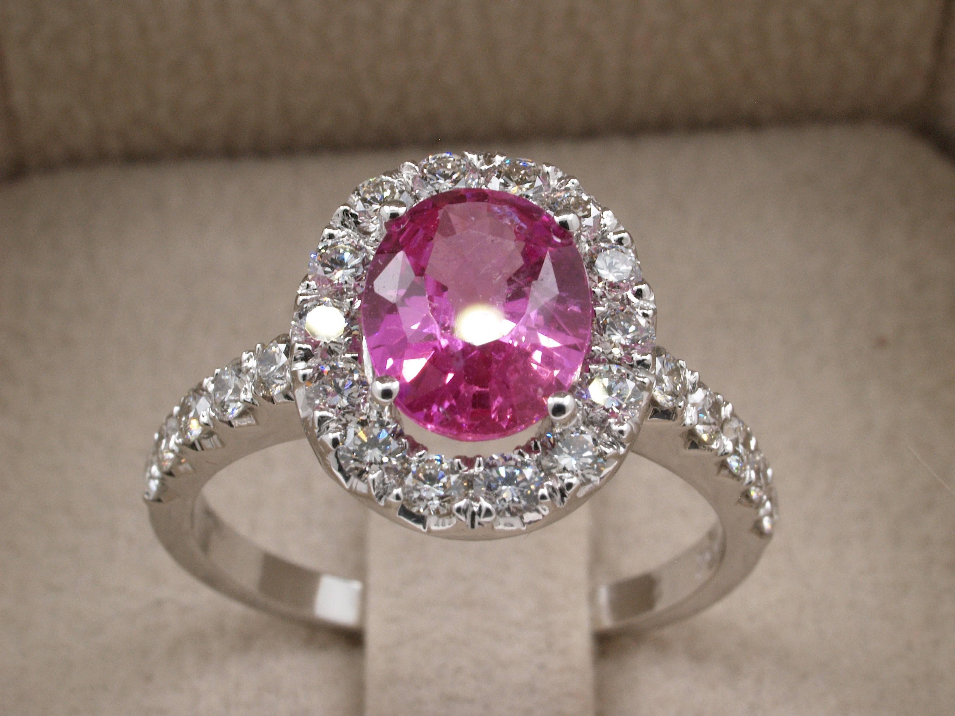 Certified Unheated 2.28 Carat Oval Pink Sapphire Diamond Gold 18 Karat Ring In New Condition For Sale In Grenoble, FR