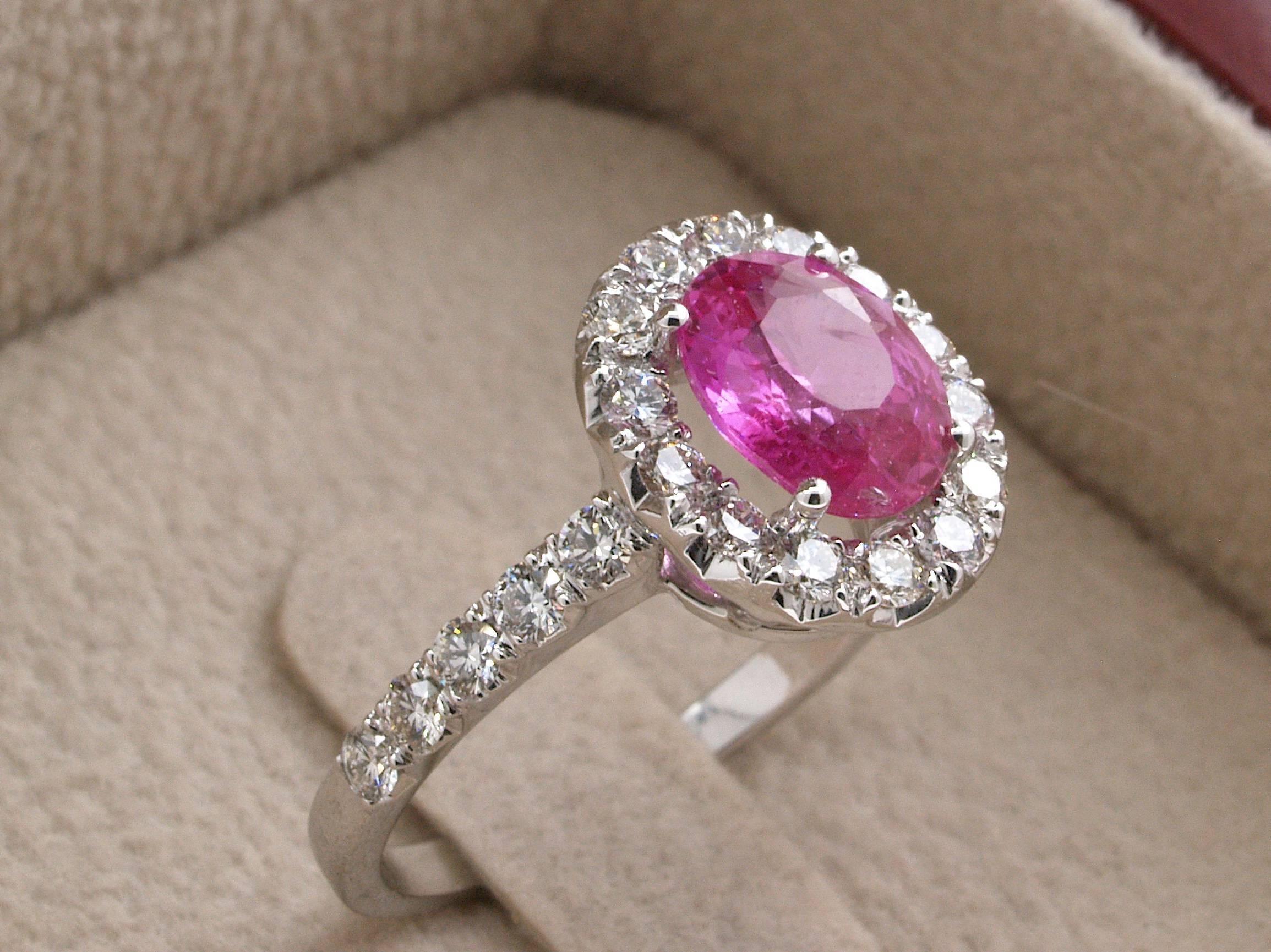 Women's Certified Unheated 2.28 Carat Oval Pink Sapphire Diamond Gold 18 Karat Ring For Sale