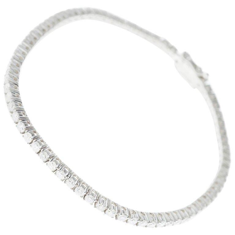 Modern Diamond Tennis Bracelet 2.40 Carat For Sale
