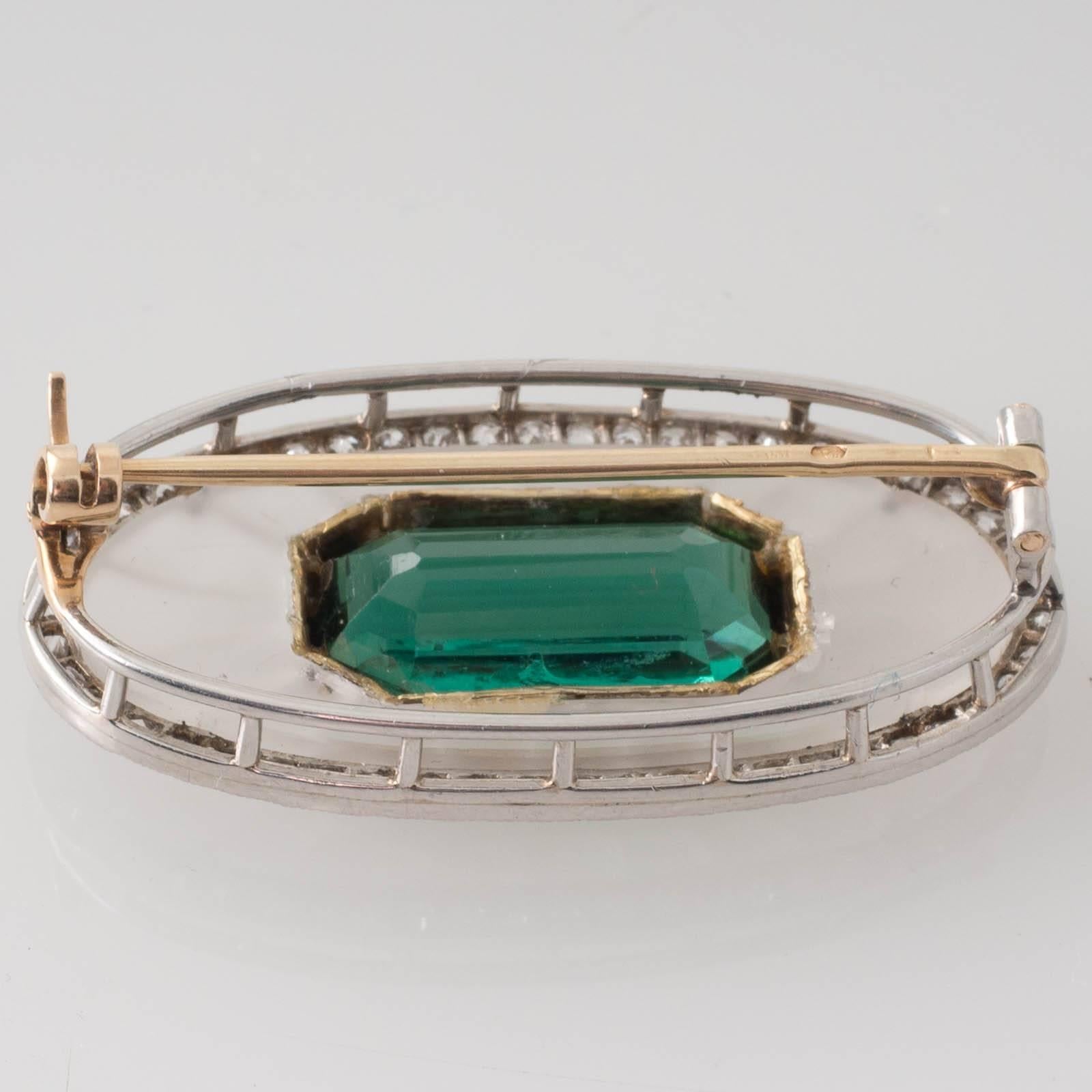 Art Deco Crystal Green Tourmaline Diamond Yellow Gold Platinum Brooch In Excellent Condition For Sale In Melbourne, AU