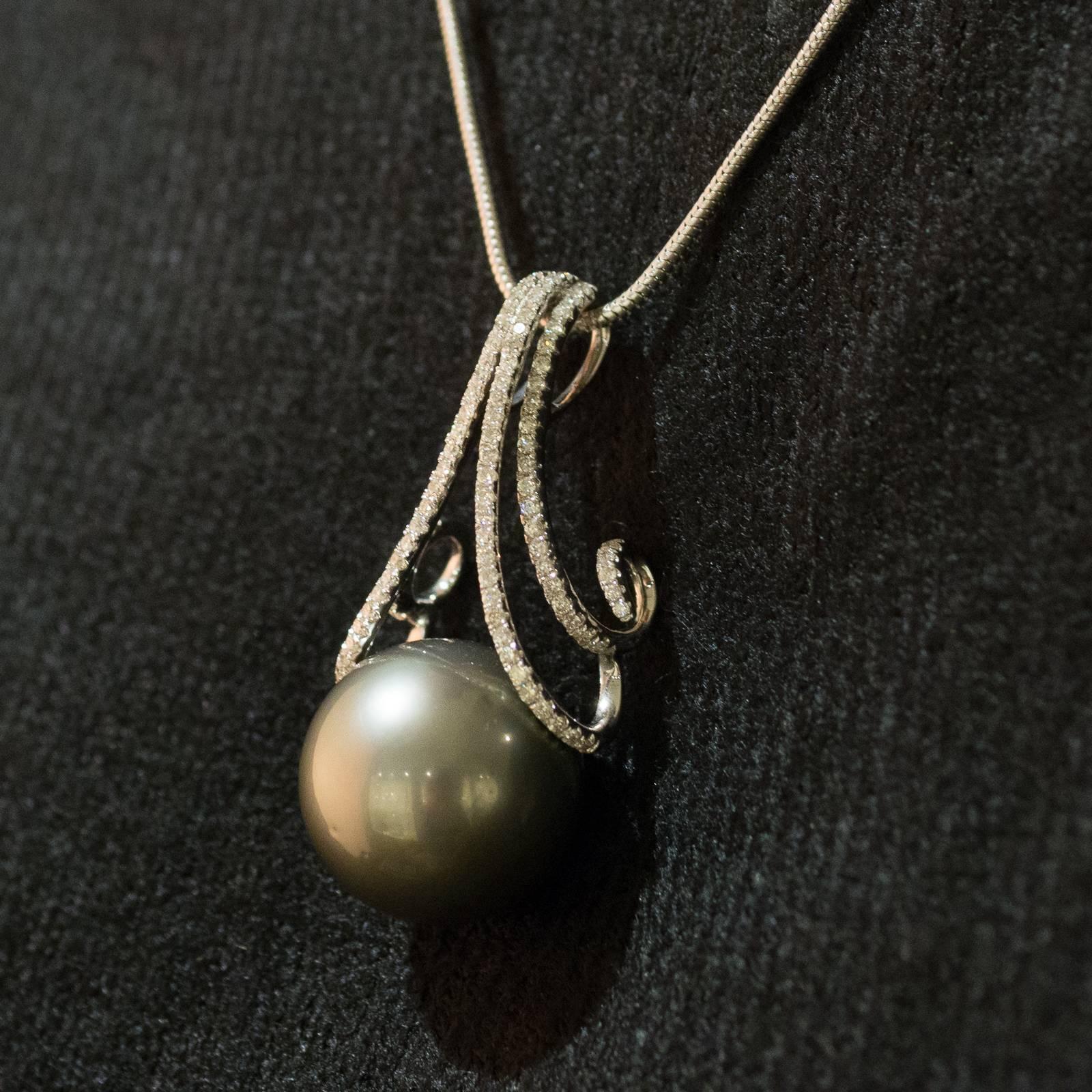 Large Round Tahitian South Sea Pearl and Diamond Pendant For Sale 1