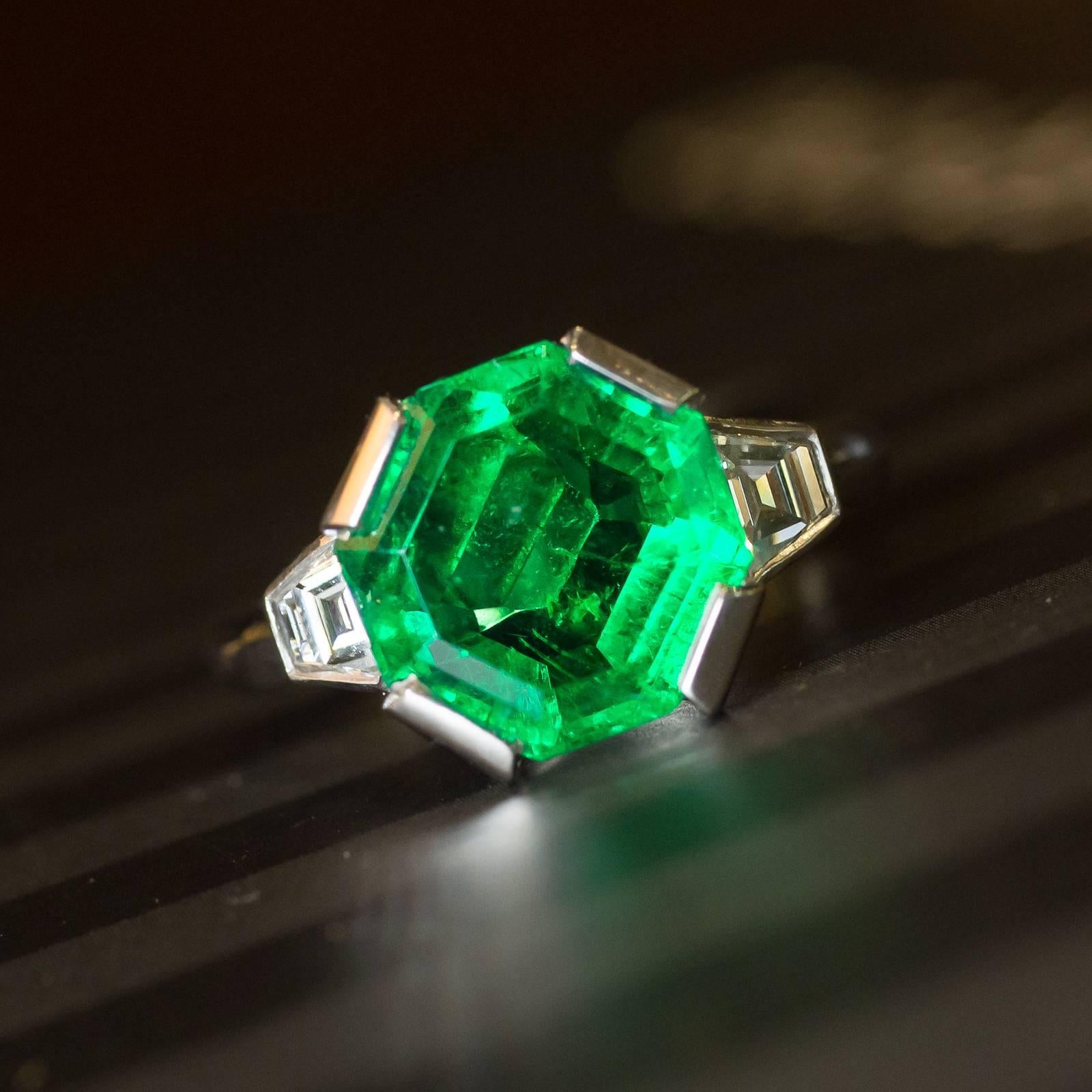 Handmade 2.94 Carat Colombian Emerald and Diamond Ring In New Condition For Sale In Melbourne, AU