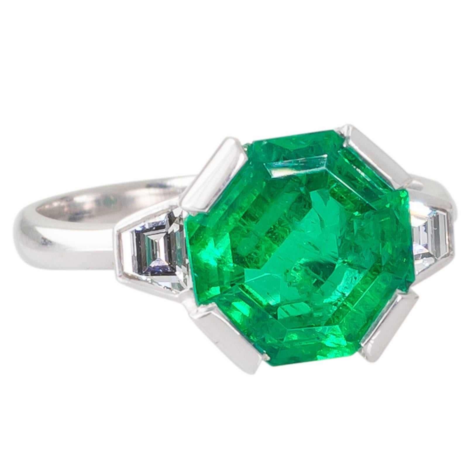 Handmade 2.94 Carat Colombian Emerald and Diamond Ring For Sale