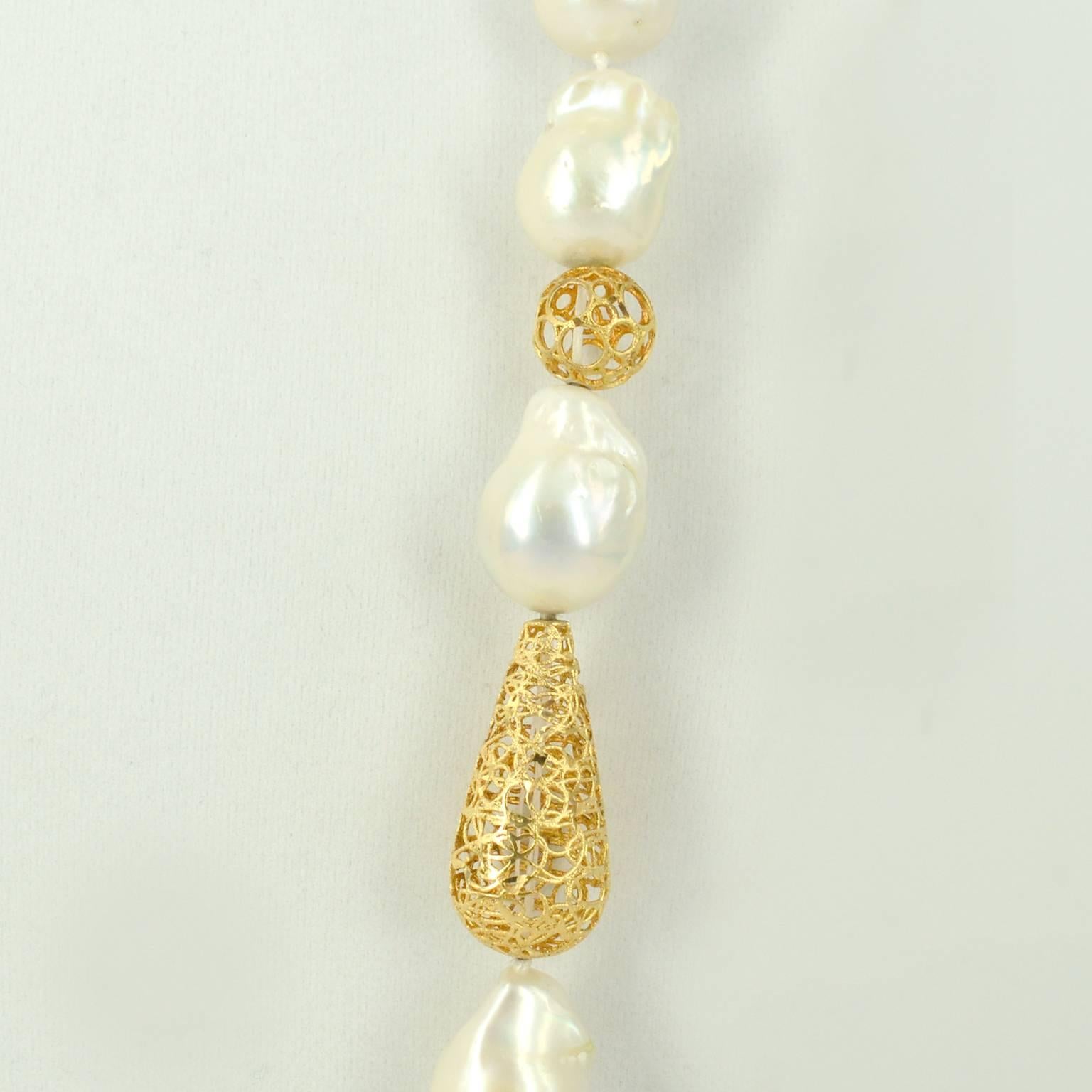Gorgeous large Freshwater Baroque Pearls with 18k gold hand made beads.
Average pearl measures 21mm x 14mm. Hand knotted on cream thread with 9k gold 14mm round clasp.
Total length 90cm.

