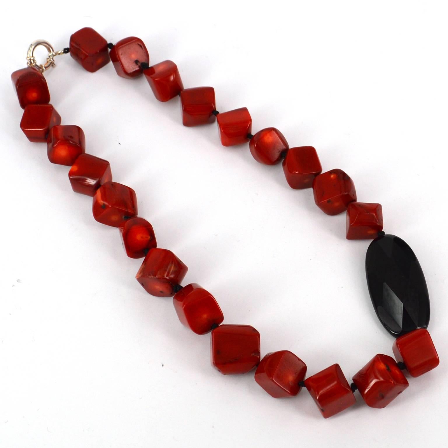Large side Drilled irregular cubes of Sea Bamboo coral approx 18mm square with large Black knots and further accented with a large side set faceted flat oval onyx bead 50x25mm and Sterling Silver 16mm round bolt clasp.
Finished necklace measures 54cm