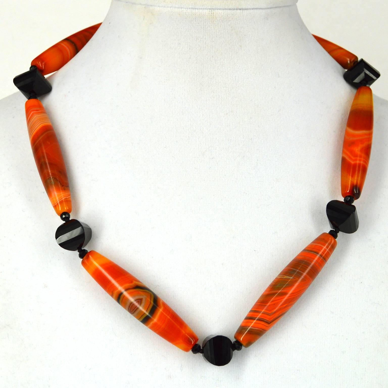 Exceptional quality Orange Banded Agate long olive 55x12mm beads with 12x12mm faceted lantern shaped Onyx beads, finished with a 13mm Gold Plated Sterling Silver bolt ring Clasp.
Finished necklace measures 51cm
Custom alterations available