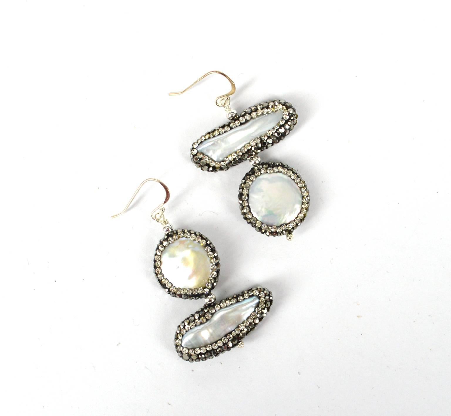 A unique design with a topsy turvy combination.
Freshwater Biwa and coin pearls encrusted with Cubic Zirconia.
Sterling silver beads and earwires.
Total length is 50mm

All pearls are natural and have natural inclusions.