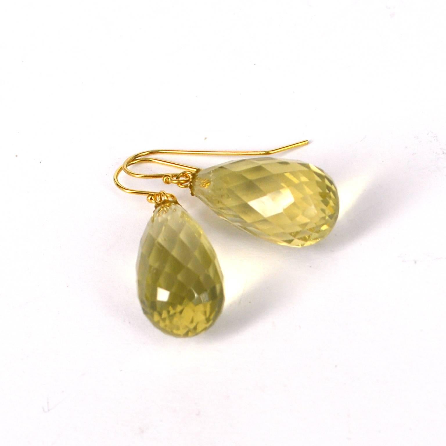 Faceted tear drop 22x11mm Lemon Quartz earring with 14k gold filled sheppard hooks.
total length of earring 35mm