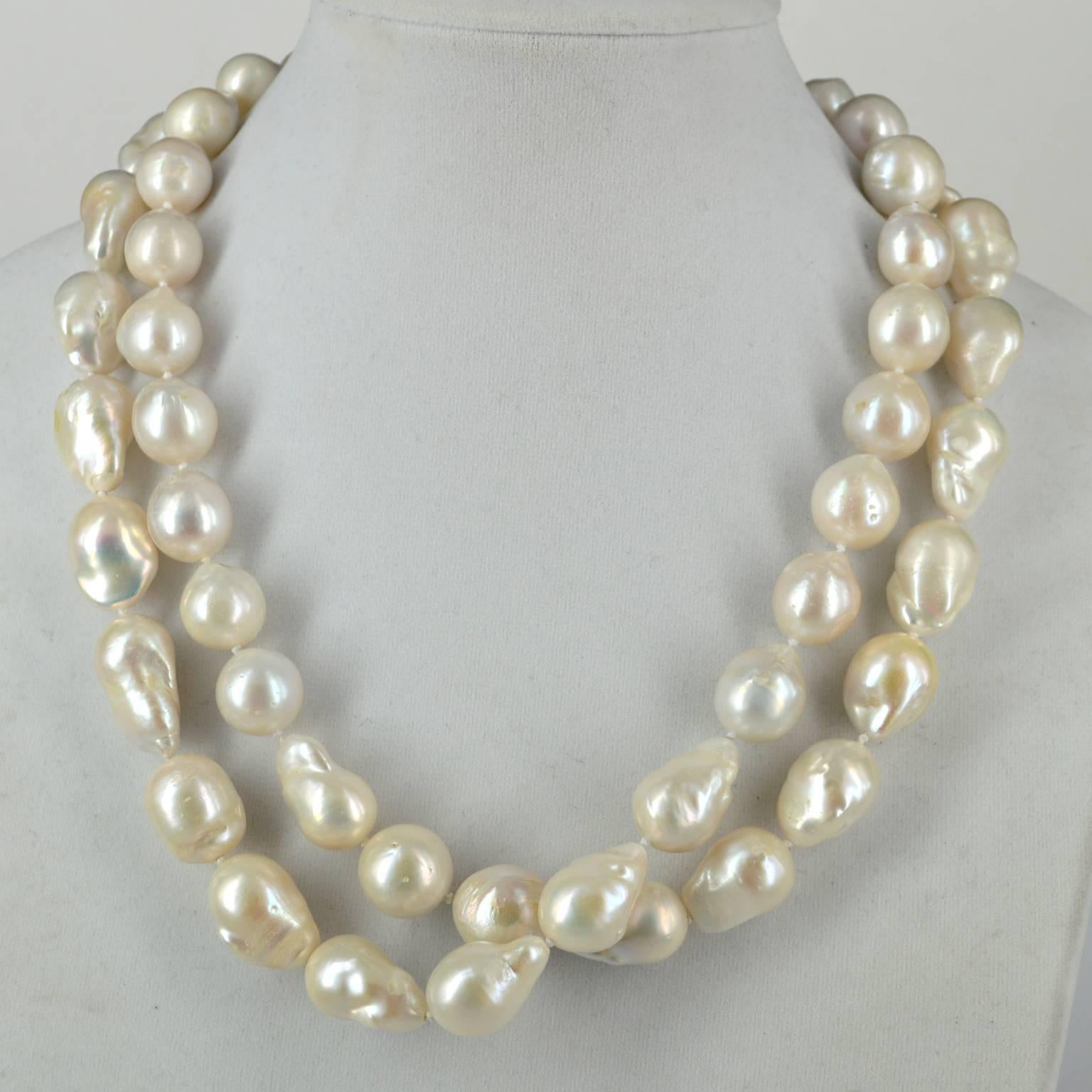 Decadent Jewels Necklace of Graduating Baroque Pearls In New Condition In Sydney, AU