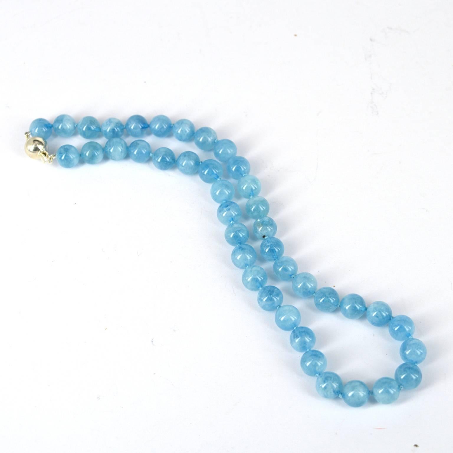 10mm polished round natural blue Aquamarine necklace.
Sterling Silver 10mm round ball clasp.
45cm necklace.