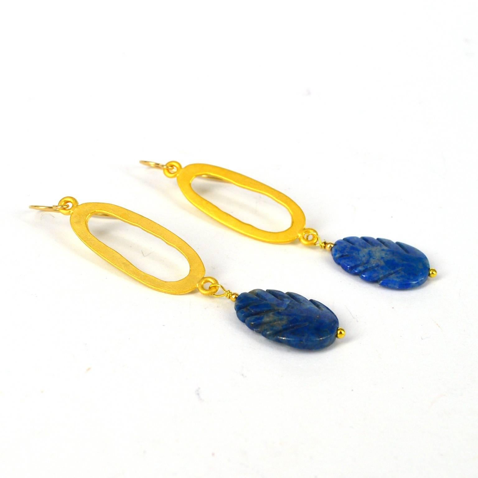 Carved natural Lapis Lazuli leaf beads with a gold plated oval connector and 14k gold filled sheppard hook.
Earring hangs 70mm.