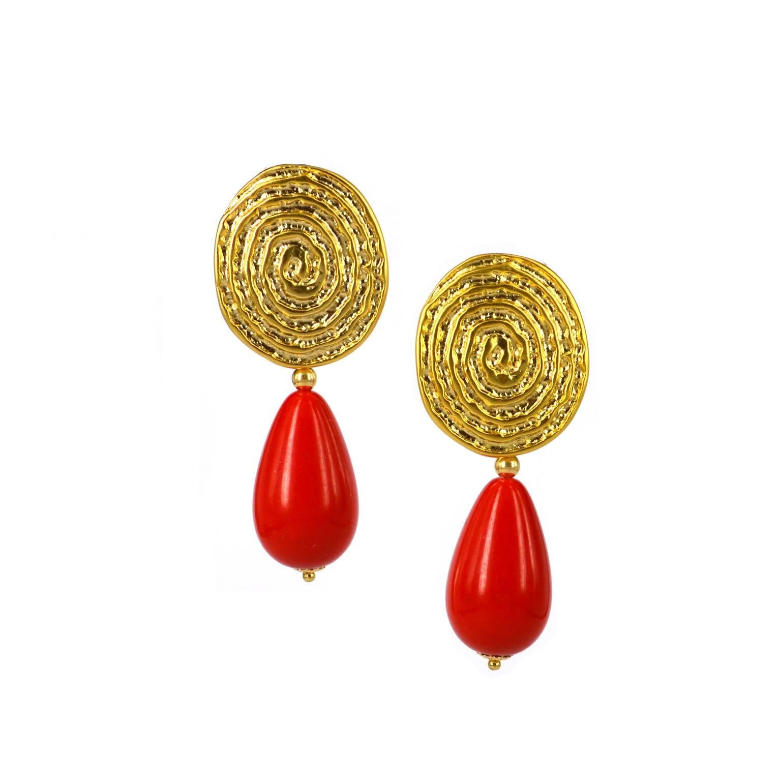Gold plated Brass with a Sterling silver post studs with a Red resin teardrop, 14k Gold Filled headpin and 3mm bead.
Earring drop 43mm from stud
Resin teardrop is 20mm