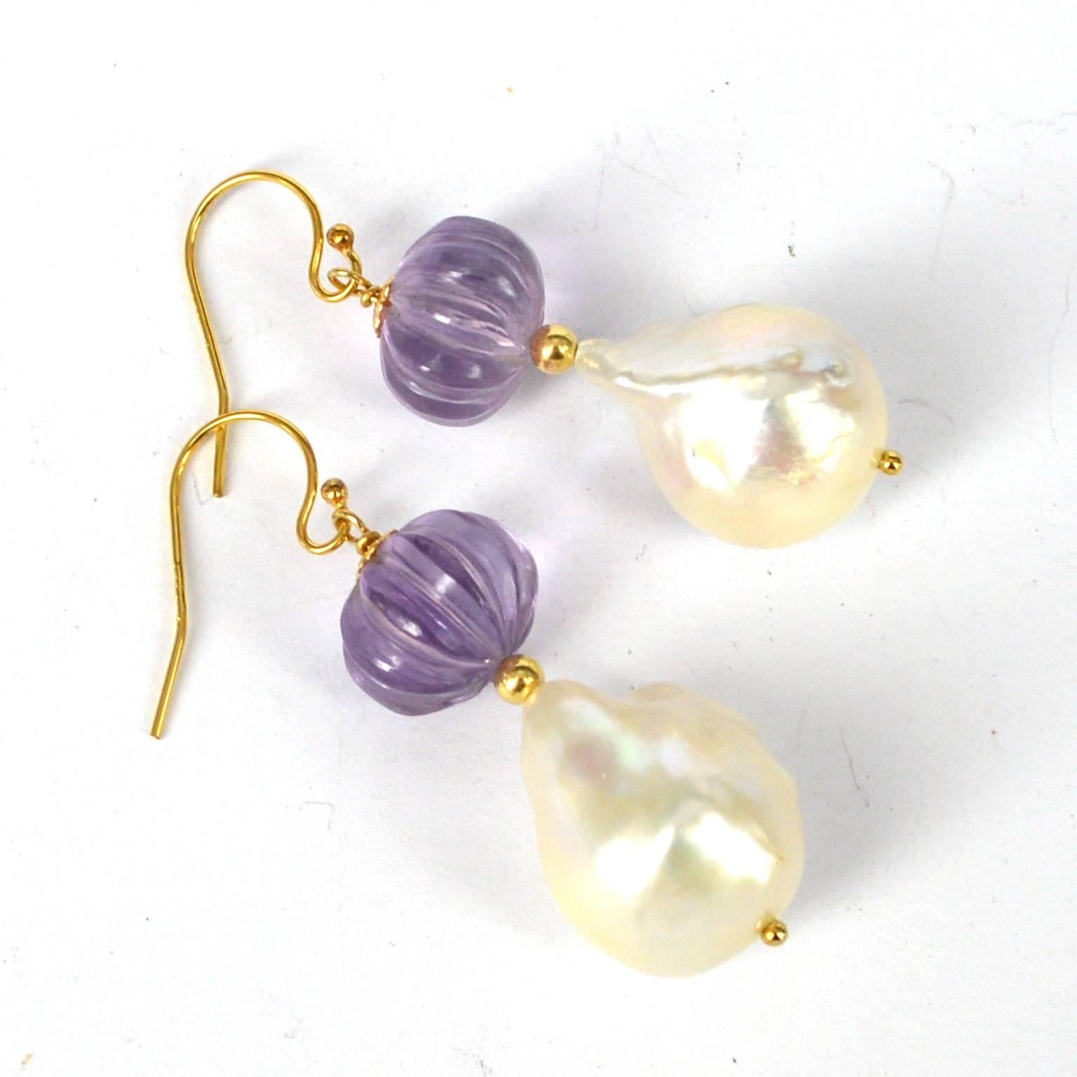Stunning hand carved melon Shaped Amethyst with a high Quality Baroque Fresh Water Pearl.
Amethyst Beads measure 10x9mm with a 14x18mm Pearl.
All findings are 14k Gold Filled
length of Earrings is 45mm

