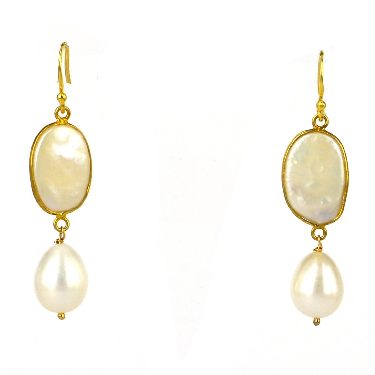 Double drop of Fresh Water Pearls, Gold plate Sterling Silver encased oval Pearl is 12x17mm with a 10x14mm Teardrop hanging below.
Gold plate Sterling Silver sheppard 14k Gold filled headpin.
total Earring length is 51mm
