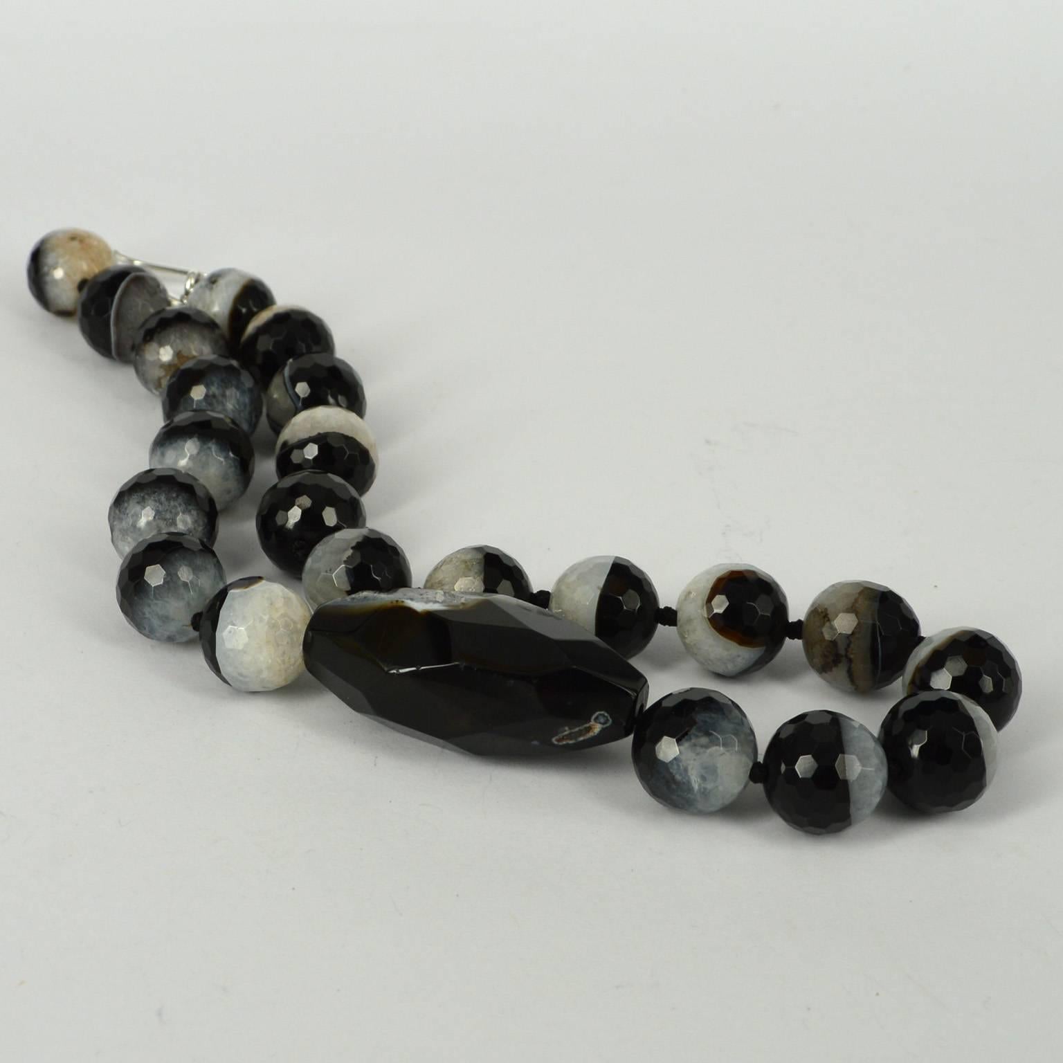 The consistency in the colours of this large bead necklace help make it such a statement piece. 18mm faceted Banded Agate with a large 50x23mm feature piece and a 35mm Sterling silver hook clasp.
Total necklace length 54cm.
Custom alteration
