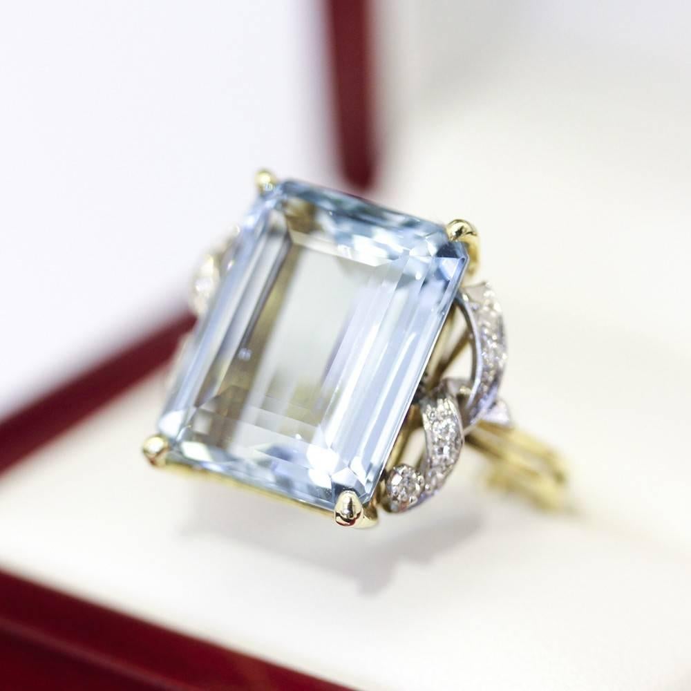 Women's Art Deco Handmade 15 Carat Aquamarine Cocktail Dinner Ring with 12 Diamonds For Sale