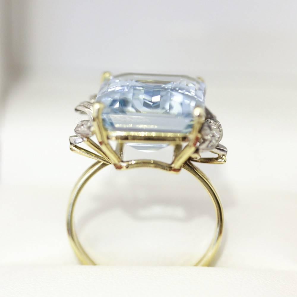 Art Deco Handmade 15 Carat Aquamarine Cocktail Dinner Ring with 12 Diamonds For Sale 3