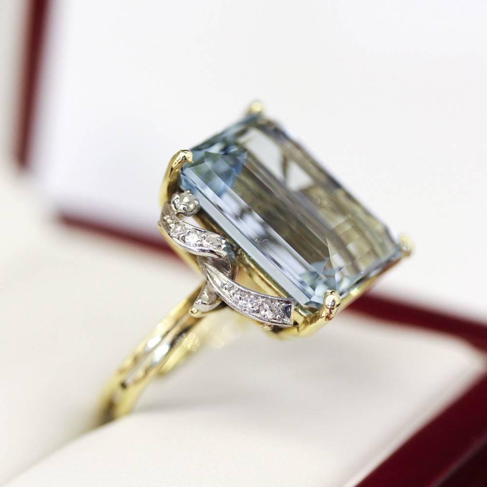 Art Deco Handmade 15 Carat Aquamarine Cocktail Dinner Ring with 12 Diamonds For Sale 5