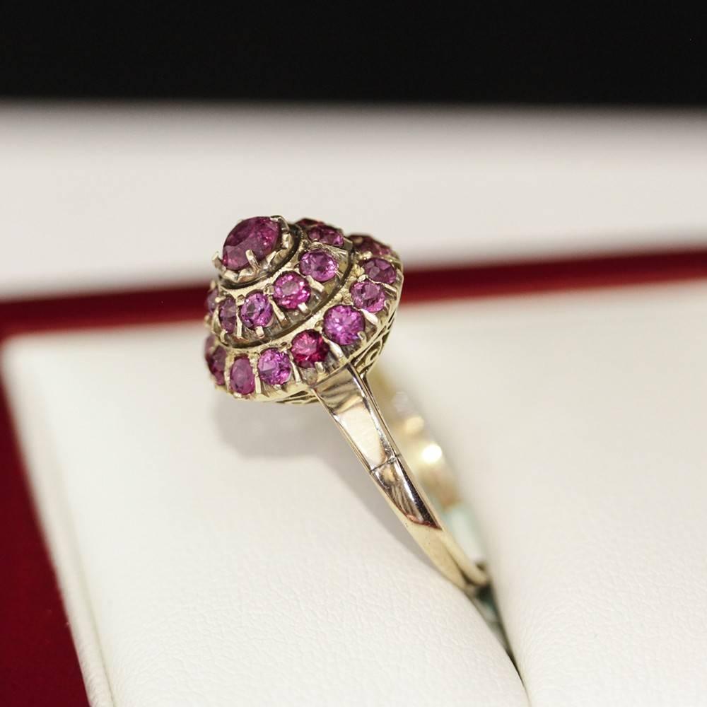 1940s Retro Deep Fuchsia Ruby Gold Ring For Sale 3