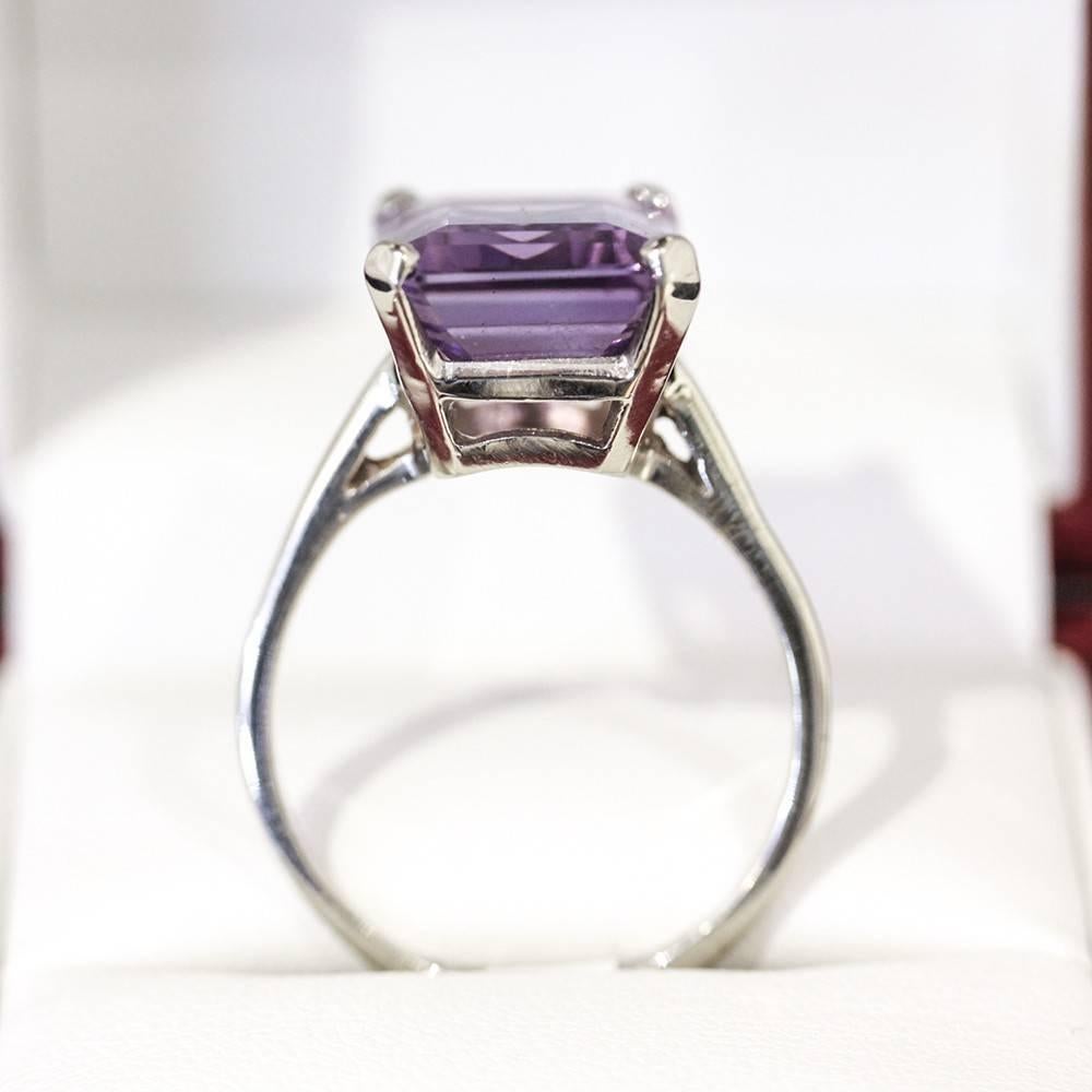 10 Carat Emerald Cut Amethyst Gold Cocktail Ring For Sale 1