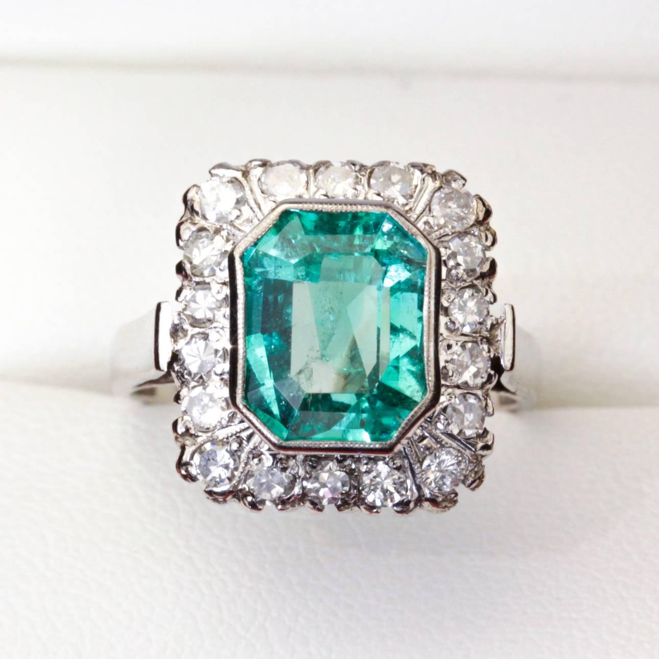 GORGEOUS! Vintage handmade, emerald and diamond white gold ring
-
18ct white gold 19 stone Emerald and Diamond cluster ring. Emerald cut Emerald mill edge rub over set surrounded by 3 round brilliant and 15 single cut Diamonds grain and cut down