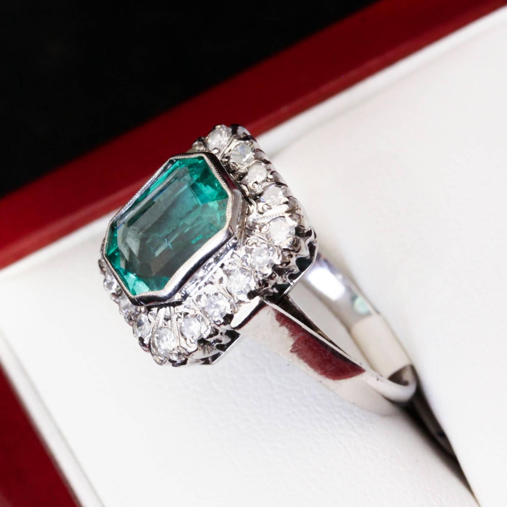 Square Emerald Diamond White Gold Cocktail Ring In Excellent Condition For Sale In Sydney CBD, AU