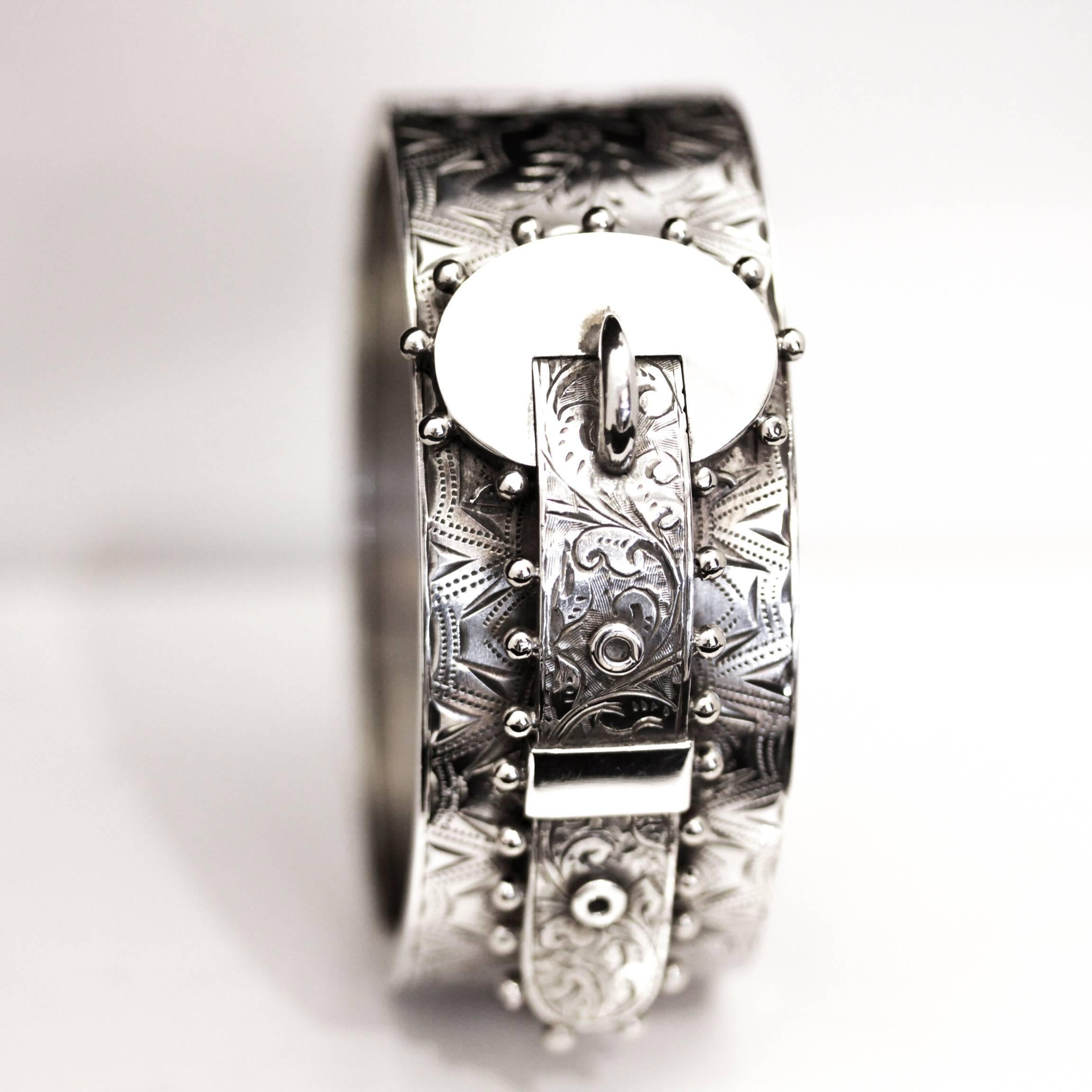 Victorian Sterling Silver Hinged Buckle Bangle Bracelet In Excellent Condition For Sale In Sydney CBD, AU