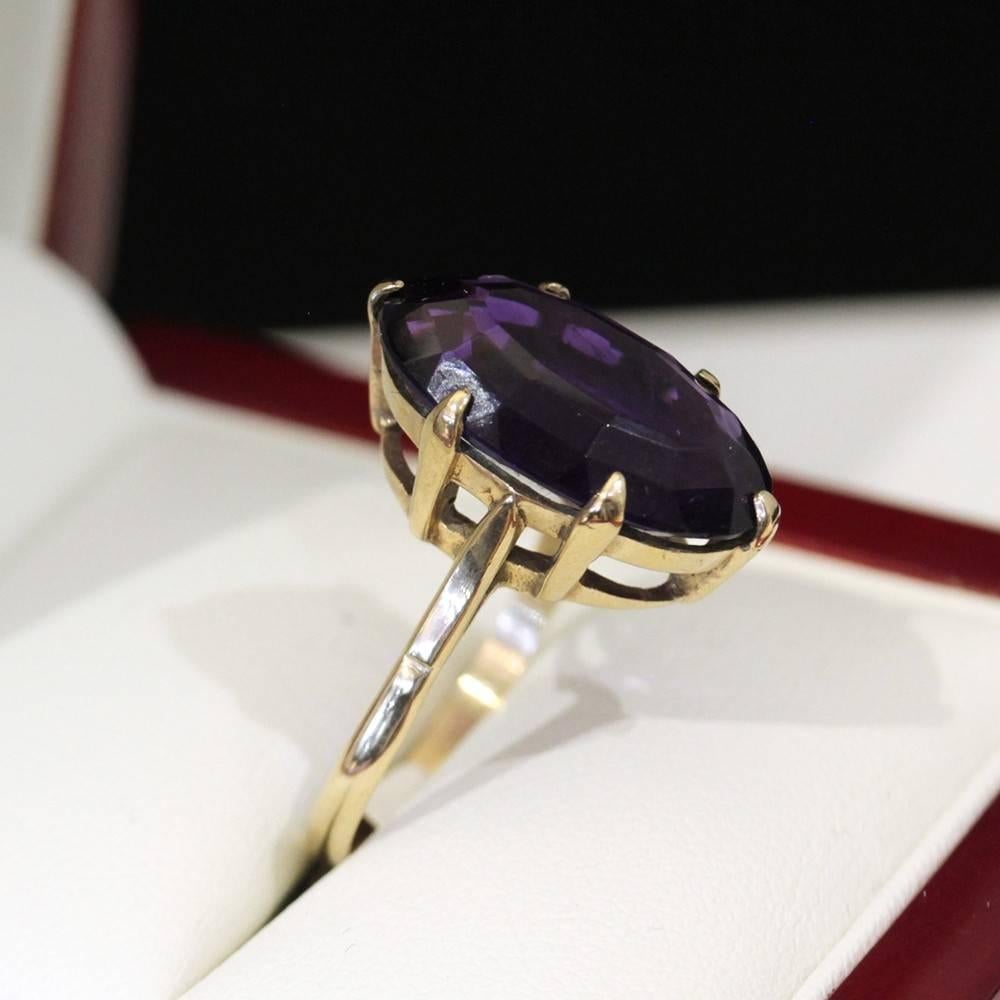 Women's Vintage Large Oval Cut Natural Amethyst Yellow Gold Cocktail Ring For Sale