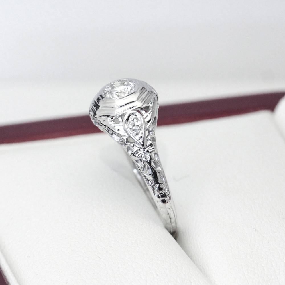 18 Carat White Gold Art Deco Filigree Diamond Engagement Ring For Sale 3
