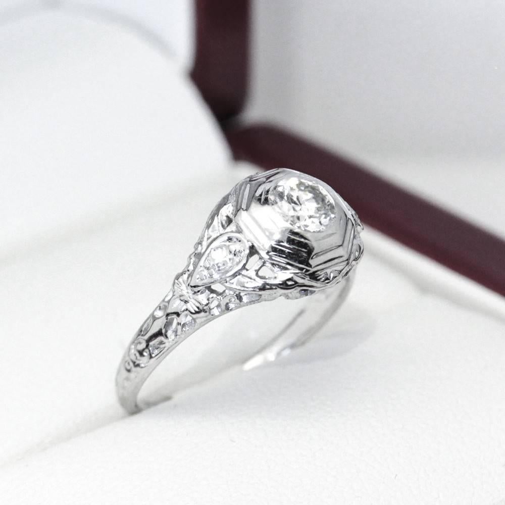 18 Carat White Gold Art Deco Filigree Diamond Engagement Ring For Sale 4