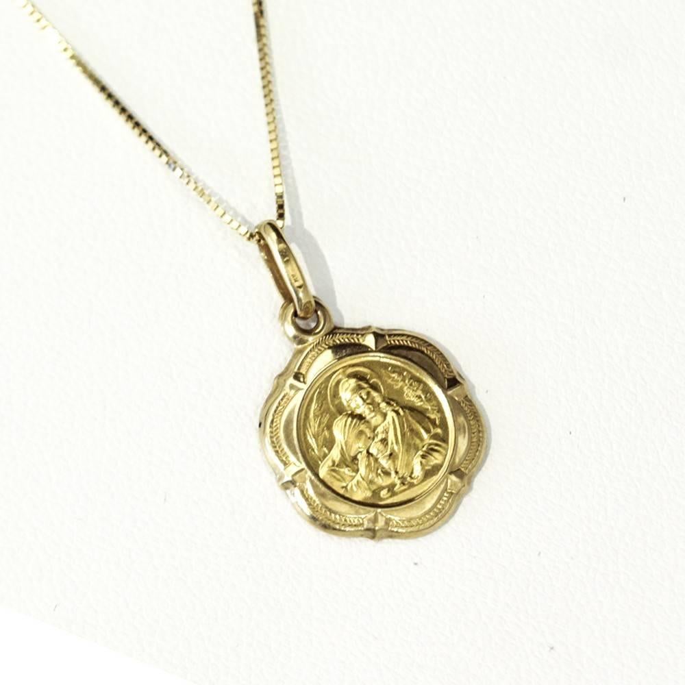 Contemporary New, Petite and Elegant, 18 Carat Yellow Gold Communion Medal and Chain For Sale