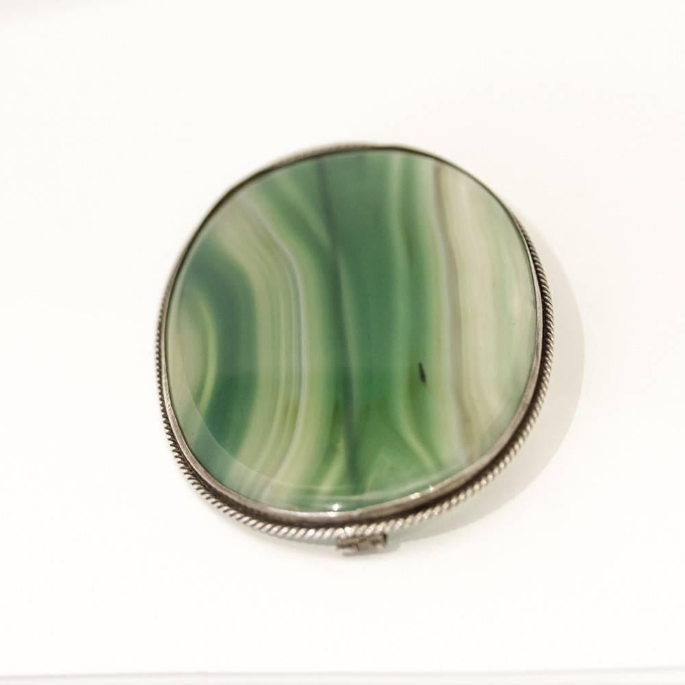 Victorian Antique Oval Green Agate and Sterling Brooch In Good Condition For Sale In Sydney CBD, AU