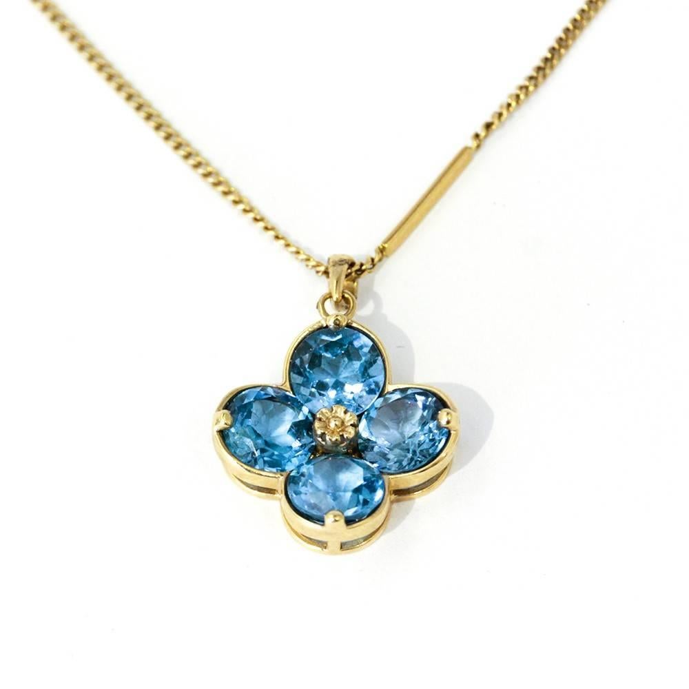 Vintage London Blue Topaz Flower shaped Pendant on a yellow gold chain
-
14ct Yellow Gold 4 stone Natural London Blue Topaz pendant chain. 4 brilliant round cut blue Topaz set in 14ct yellow gold flower shaped setting, on a 14ct yellow gold chain. 