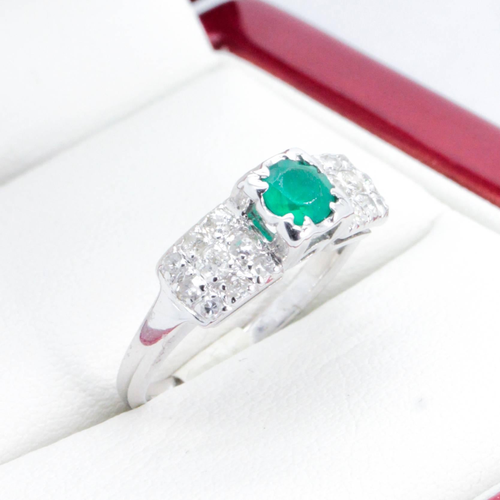 Vintage Emerald and Diamond Engagement Ring In Excellent Condition For Sale In Sydney CBD, AU