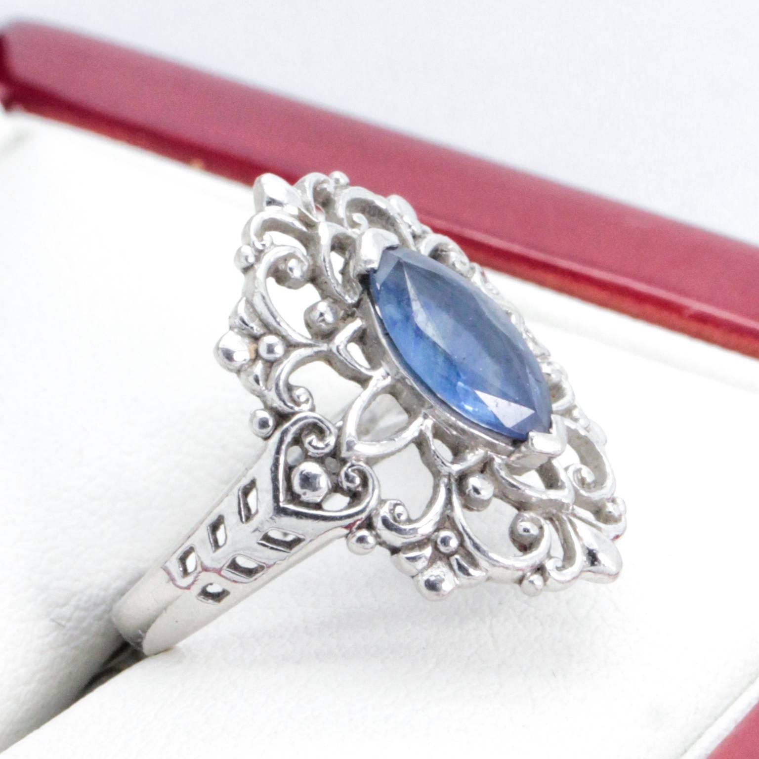 Platinum Vintage Marquise-Cut Sapphire and Filigree Ring In Excellent Condition For Sale In Sydney CBD, AU
