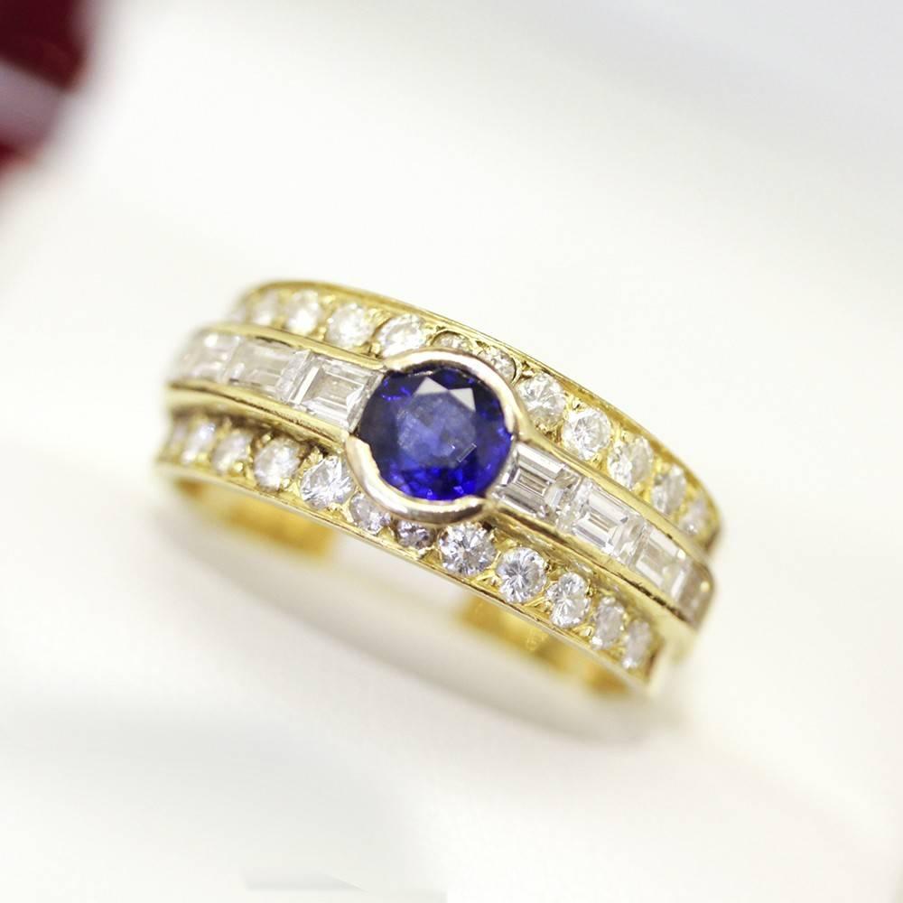 Women's 18 Carat Yellow Gold Blue Sapphire Ring For Sale