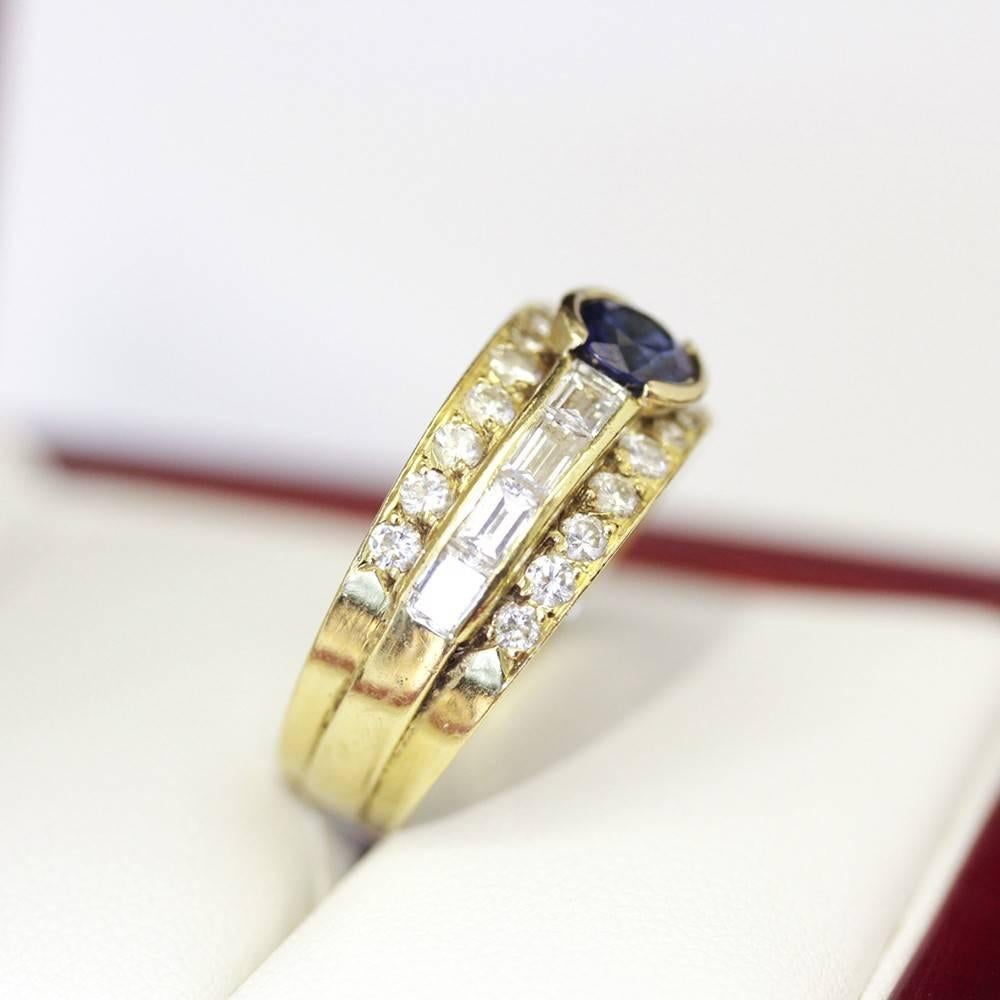 18 Carat Yellow Gold Blue Sapphire Ring For Sale 1