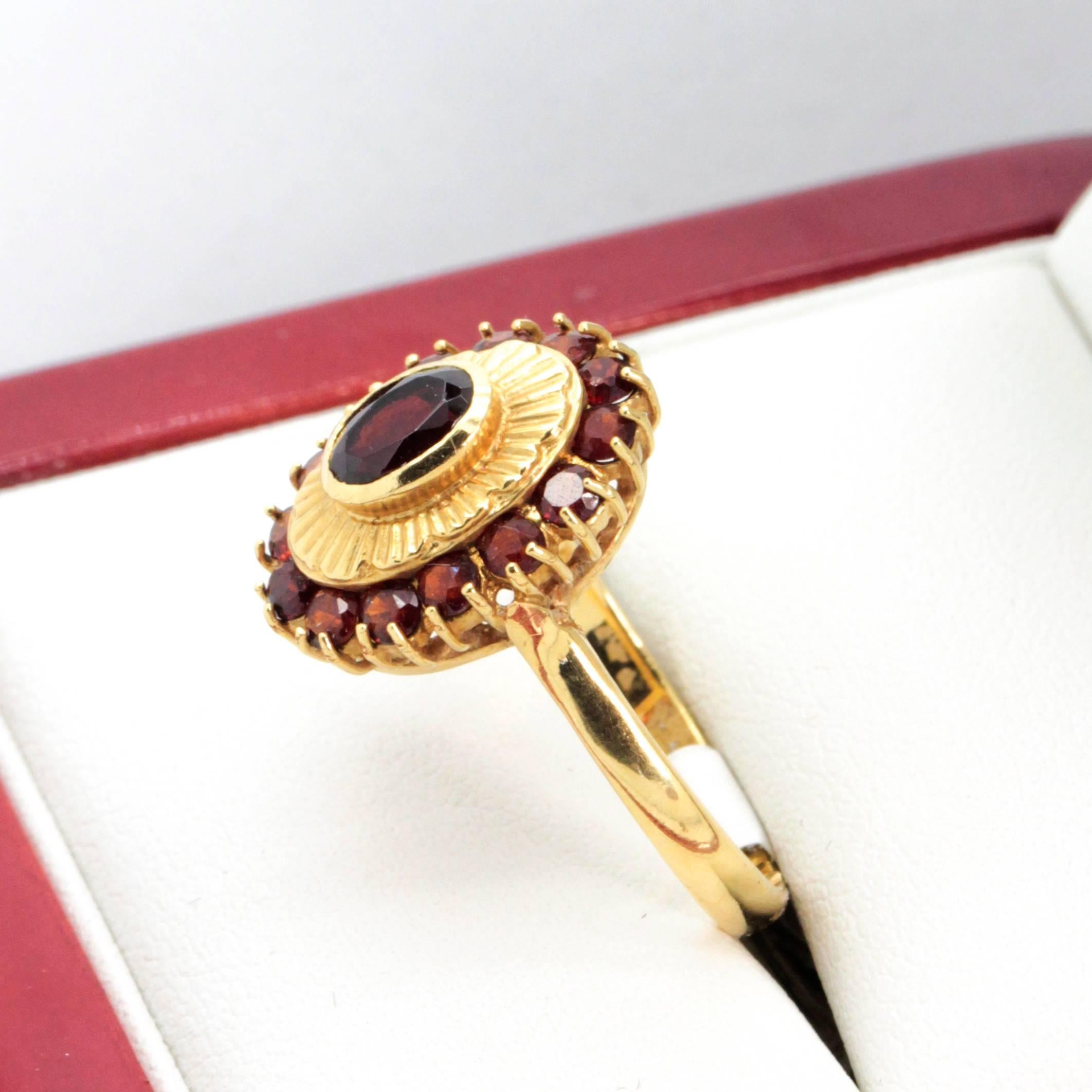 Vintage Oval Starburst Garnet Ring For Sale 3