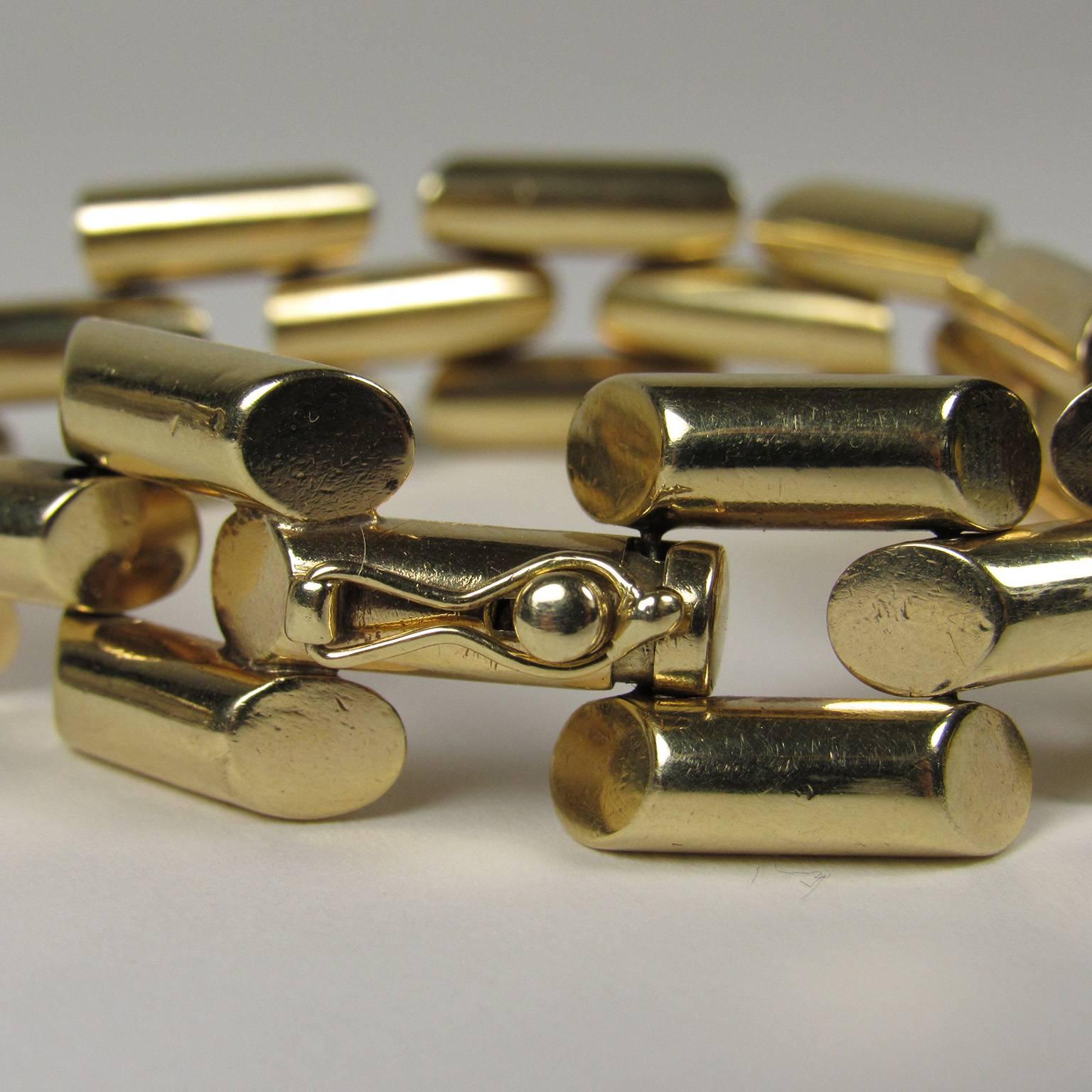 Modernist Yellow Gold Link Bracelet In Good Condition In Concord, MA