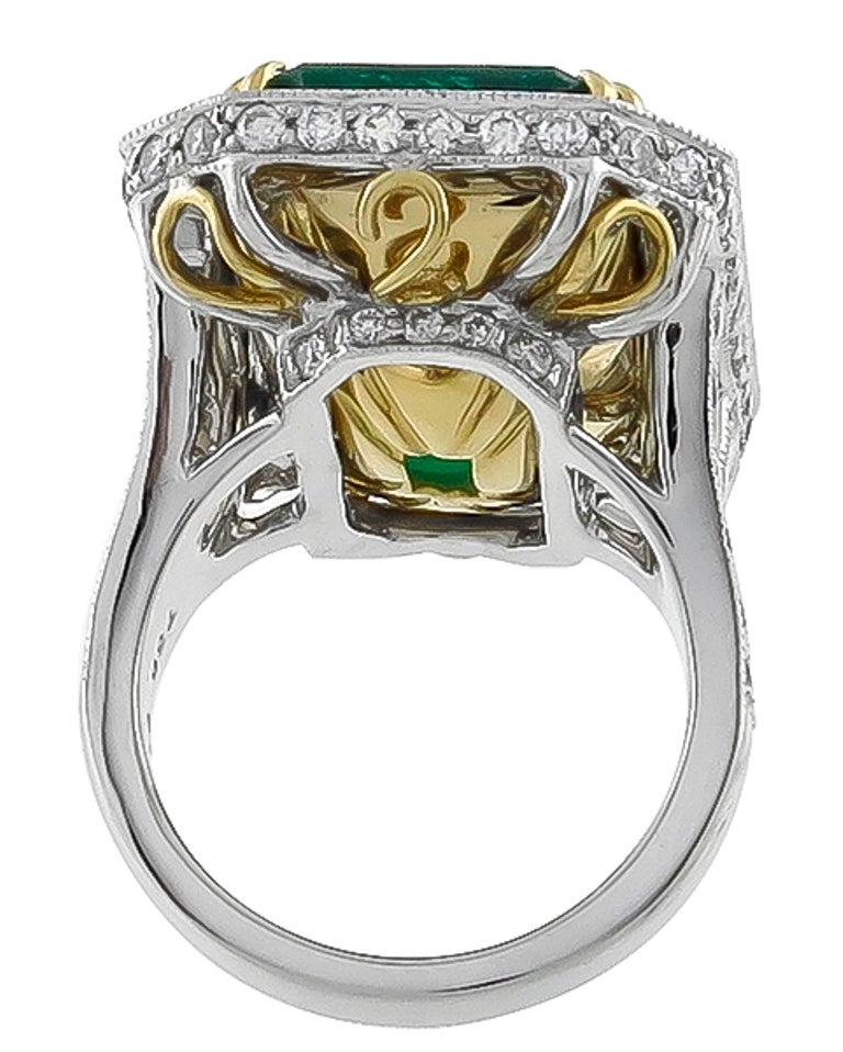 Superbe bague cocktail en platine avec diamants et émeraude de 17,75 carats Neuf - En vente à New York, NY